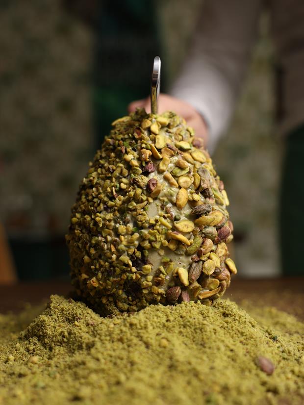 Uovo di Pasqua EXTRA Croccante con Pistacchi Interi ripieno di Cuoricini al Pistacchio - 700g