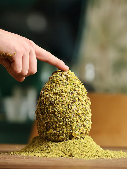 Uovo di Pasqua EXTRA Croccante con Pistacchi Interi ripieno di Cuoricini al Pistacchio - 700g